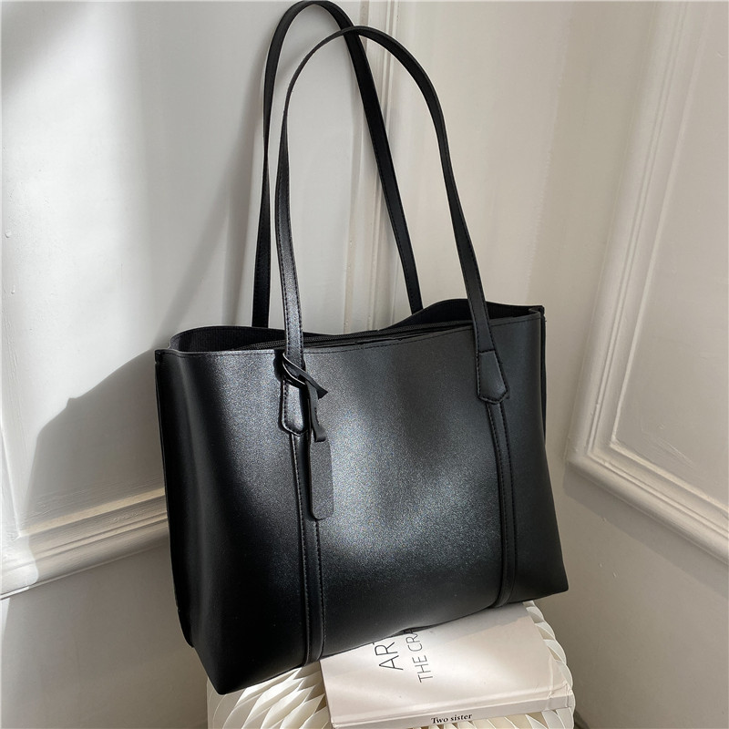 กระเป๋าโท้ทหนังเทียมสีดำคลาสสิ - Leatherwork Bag บทวิจารณ์และราคา